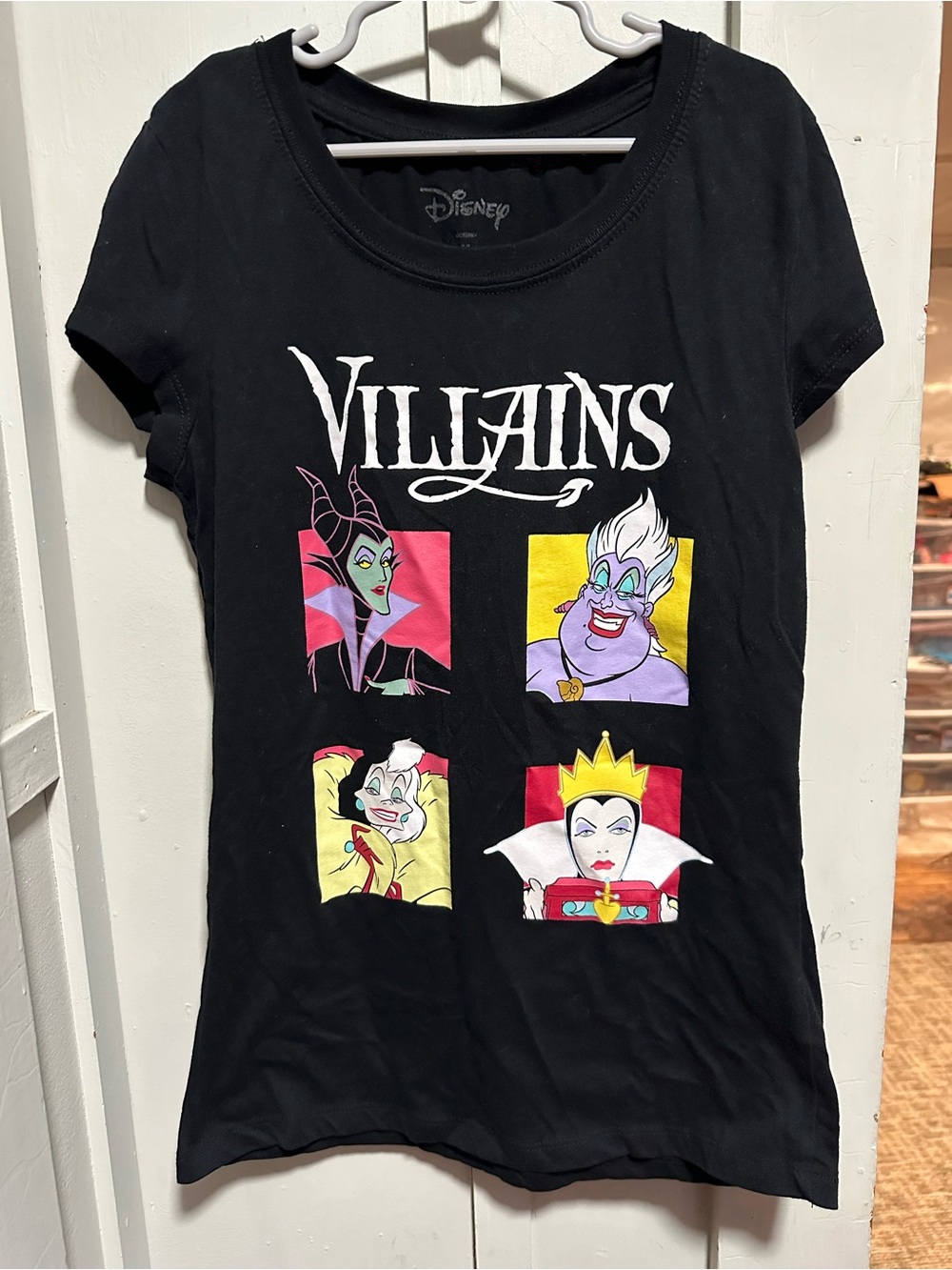 Disney kids  Graphic Tee size M
